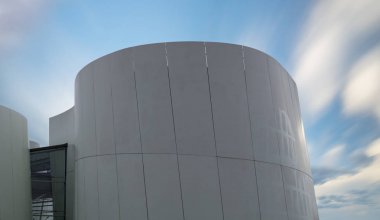 Stralsund, Ruegen adası, Almanya-Temmuz 2015: Stralsund fütüristik katı oceanarium