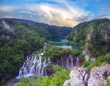 gündoğumu şelale Plitvice, Hırvatistan üzerinden
