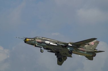 Swidwin, Polonya - Haziran 27,2016:: Lehçe Hava Kuvvetleri Suchoj Su-22 tesisatçısı. Swidwin Air Base