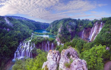 gündoğumu şelale Plitvice, Hırvatistan üzerinden