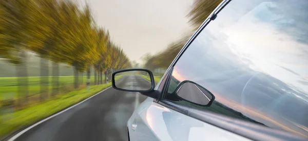 Disparo Movimiento Coche Movimiento Con Carretera Borrosa Árboles —  Fotos de Stock