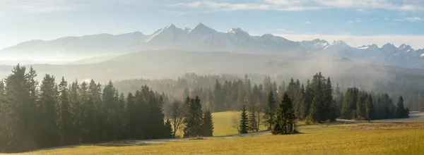 Panorama de invierno de los Altos Tatras en Polonia —  Fotos de Stock