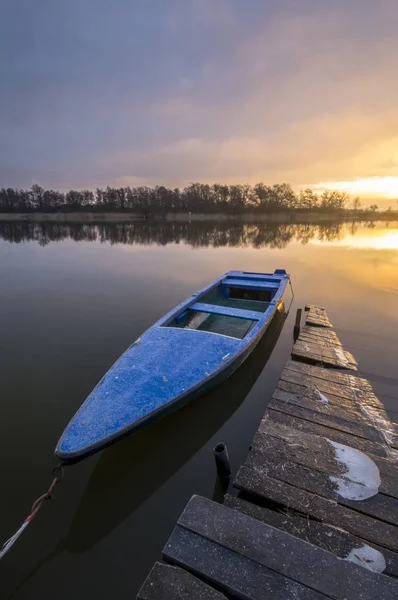 Kanot Trä Piren Frostig Morgon Vid Sjön — Stockfoto