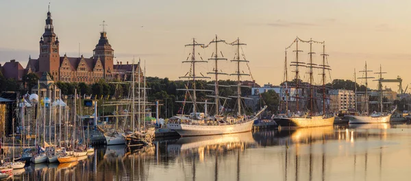 Щецин, Польша-август 2017: парусные суда на пристани в Щце — стоковое фото