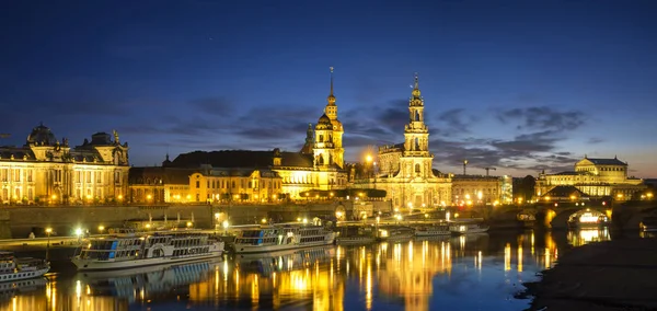 Dresden, Almanya-Haziran 2017: Dresden'in akşam panoraması