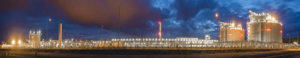 Panorama noturno do terminal lng — Fotografia de Stock