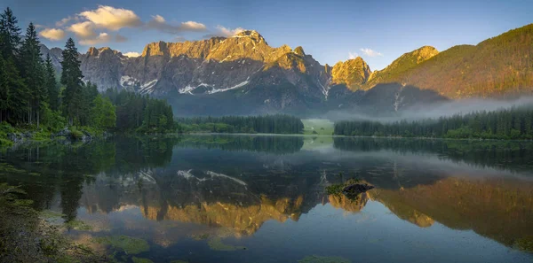 Jezero v Alpách, Laghi di fusine — Stock fotografie