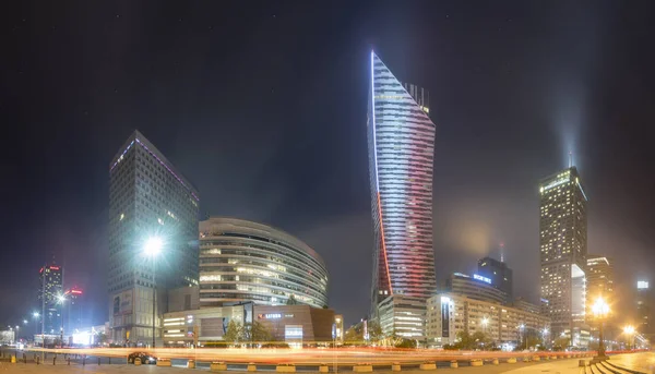 Varşova, Polonya-Aralık 2016: Gökdelenler Polonya başkentinin merkezinde