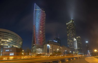 Varşova, Polonya-Aralık 2016: Gökdelenler Polonya başkentinin merkezinde