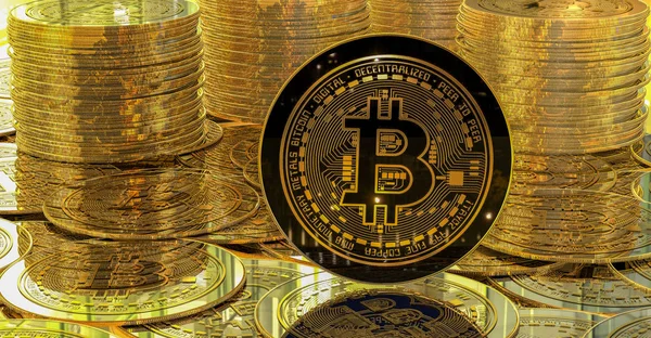 Goldener Bitcoin und Münzstapel — Stockfoto