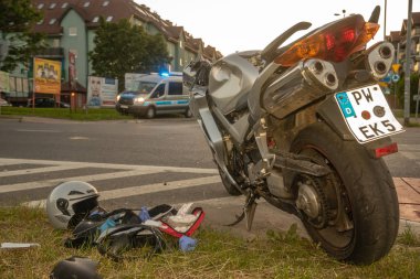 Szczecin, Polonya-Mayıs 2019: Bir motosiklet bir sonucu olarak tahrip