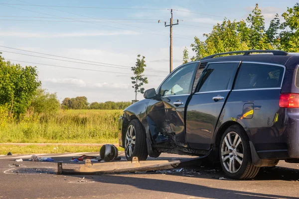 Szczecin, Polonia-maggio 2019: Auto distrutta a causa di un collis — Foto Stock