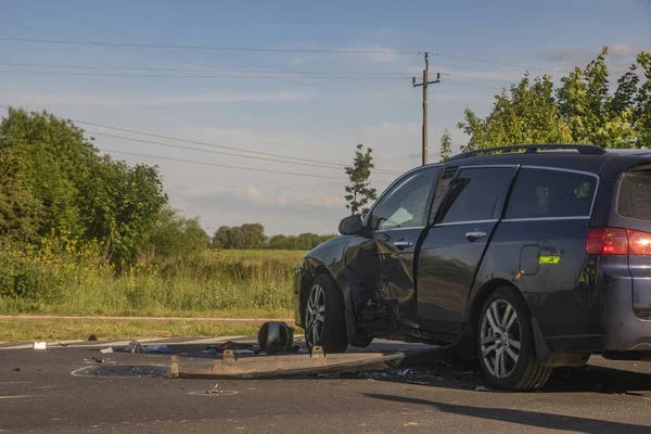 Szczecin, Polonia-maggio 2019: Auto distrutta a causa di un collis — Foto Stock