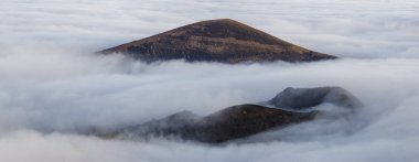 Timanfaya Milli Parkı'nda bir volkanın Caldera