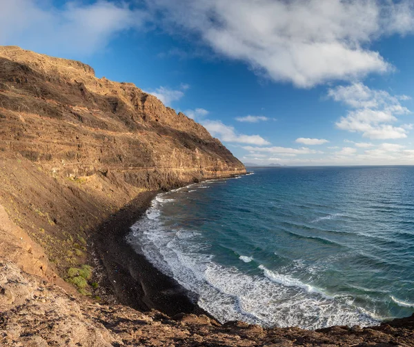 Höga klippor i norra Lanzarote — Stockfoto