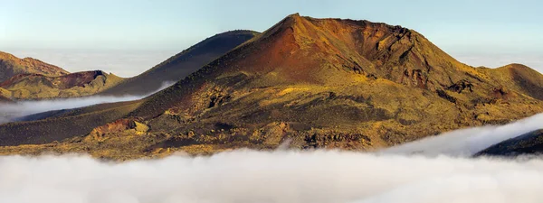 Wulkany w parku narodowym Timanfaya na Lanzarote. Wulkany — Zdjęcie stockowe