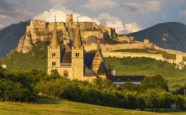 A Spissky vár romjai (spissky hrad), és a Spisska fejezet, slov — Stock Fotó
