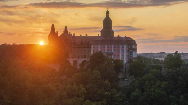 Castello di Ksiaz durante il tramonto — Foto Stock