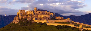 Slovakya'da Spissky Kalesi(Spissky hrad) kalıntıları, bir