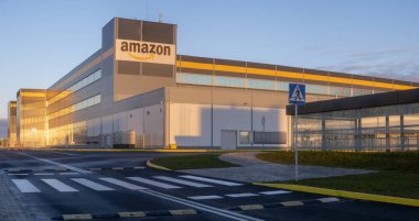 Szczecin, Polonya-Kasım 2018: Amazon Lojistik Merkezi Szcze'de