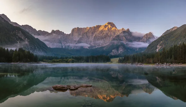 Bergsee Den Bergen — Stockfoto