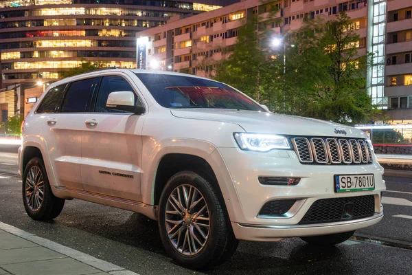 Varsó, Lengyelország - 2018. április: Új Suv Jeep Grand Cherokee modell aga — Stock Fotó