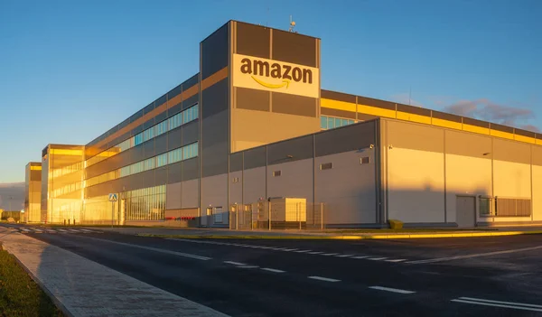 Szczecin, Polandia-Januari: Pusat logistik Amazon dekat Szczecin — Stok Foto