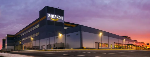 Szczecin, Polonia-Noviembre 2018: Amazon Logistics Center en Szcze — Foto de Stock