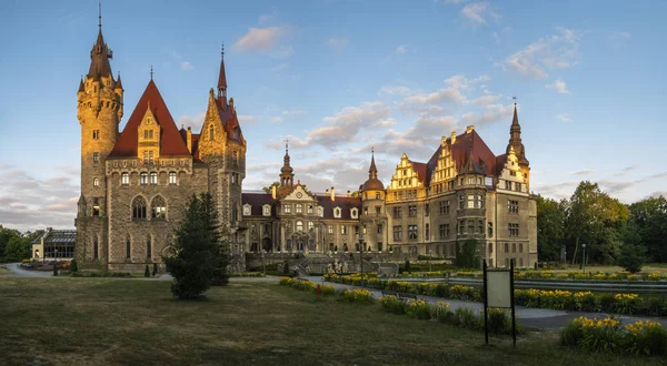 Slott i Moszna, nära Opole, Schlesien, Polen — Stockfoto
