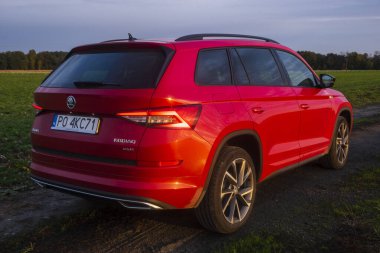 Szczecin yolu, Polonya-Ekim 2019: Suv Skoda Kodiaq Sportl