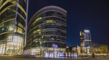 Varşova,Polonya-Nisan 2018:modern ofis binaları-Varşova kulesi, B