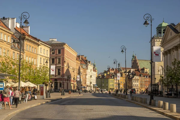 Varsovia, Polonia-abril 2019-Edificios históricos en Krakowskie Przed —  Fotos de Stock