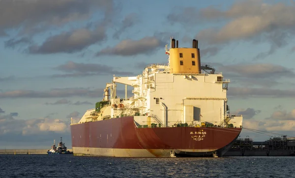 Swinoujscie, Polônia-outubro 2019: AL RUWAIS, LNG Tanker, vela — Fotografia de Stock