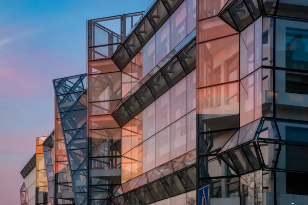 Щецин, Польща-квітень 2018: Сучасна будівля зі скла та сталі, U — стокове фото