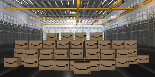 Paket kardus dengan tanda Amazon di pusat Logistik — Stok Foto