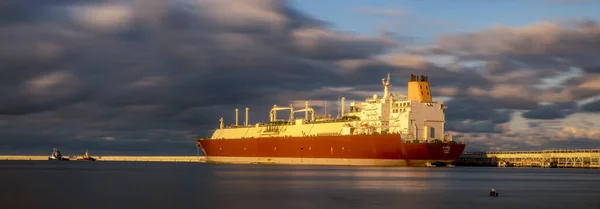 Swinoujscie, Poland-October 2019: AL RUWAIS, LNG Tanker, sailing — Stock Photo, Image