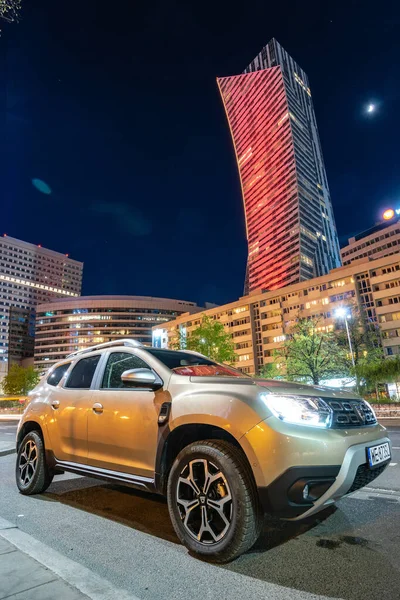 Varsóvia, Polónia-Abril 2018: Apresentação do novo SUV Dacia Dus — Fotografia de Stock