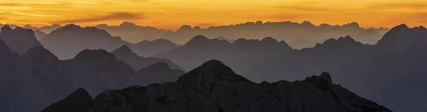 Julian Alperna efter solnedgången, närbild — Stockfoto