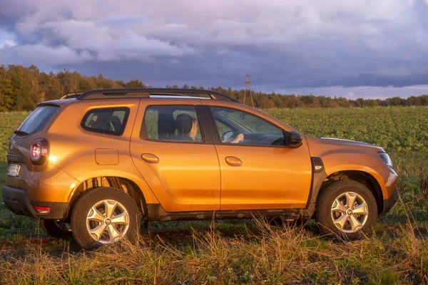 Nowogard, Πολωνία-Οκτώβριος 2019: Νέο μοντέλο Suv Dacia Duster κατά τη διάρκεια — Φωτογραφία Αρχείου