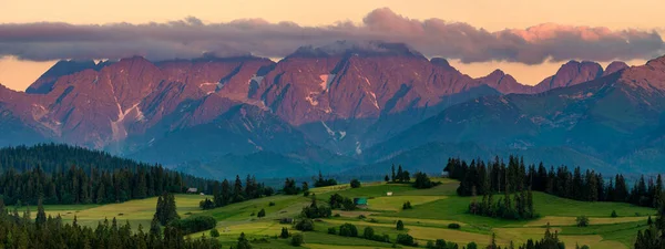 Πανόραμα Των Βουνών Tatra Στην Πολωνία Υπό Όμορφο Φως Του — Φωτογραφία Αρχείου