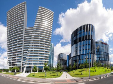 Prag, Çek Cumhuriyeti - Temmuz 2020: Pankrayna iş bölgesinde modern binalar