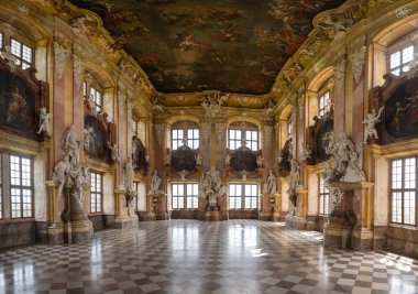 Lubiaz, Polonya-Temmuz 2020: Lubiaz yaz yemekhanesindeki Kilise Manastırı kompleksi.