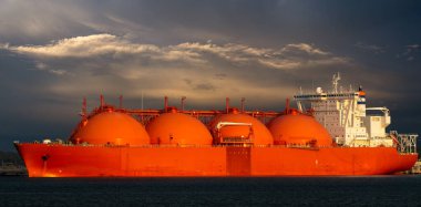 Limandaki tanker.