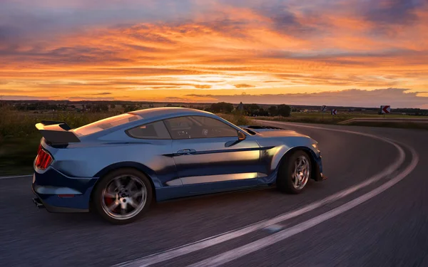 Ford Mustang Κατά Διάρκεια Της Δυναμικής Οδήγησης Στο Ηλιοβασίλεμα — Φωτογραφία Αρχείου