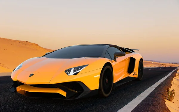 Lamborghini Bulvarı Köşeye Sıkıştığında V12 Motorlu Güçlü Bir Süper Arabadır — Stok fotoğraf