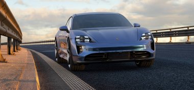 Araba gün batımı yolunda ilerliyor.