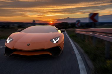 Szczecin, Polonya - Ağustos 2020: Günbatımı arka planında Lamborghini Bulvarı 