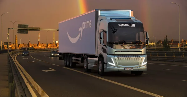 Truk Listrik Volvo Dengan Trailer Dengan Logo Amazon Prime — Stok Foto