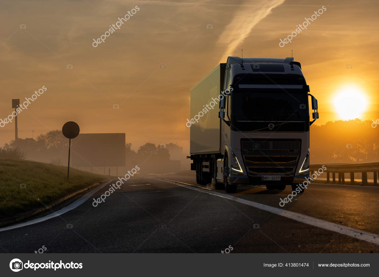 Volvo Truck Amazon Prime Logo Trailer Highway Morning Stock Editorial Photo C Mikemareen