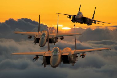 Boeing F-15E Vurucu Kartal pozisyonu bulutların üzerinde uçuyor.